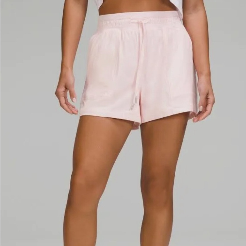 LULULEMON Softstreme Shorts 3.5"